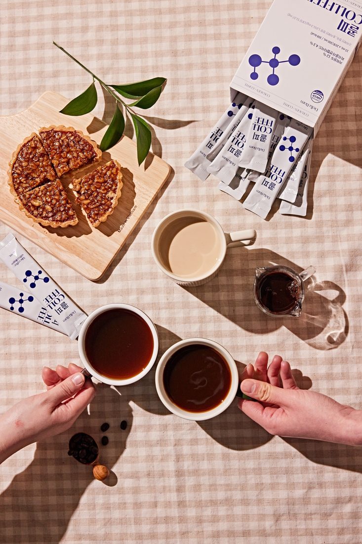 COLLFFEE served on a table